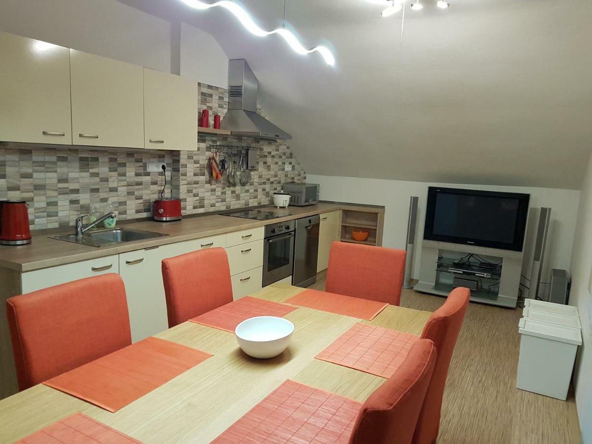 Apartman 101 ฮอร์นิมาร์ชอฟ ภายนอก รูปภาพ